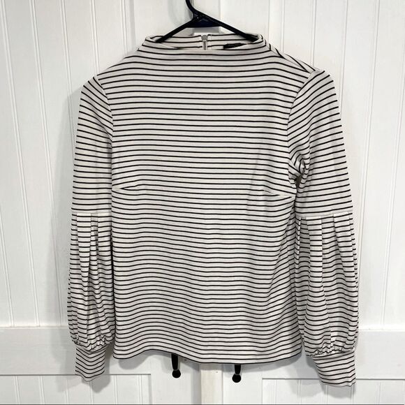 Ann Taylor petites Super sharp Black &  white long sleeve top size XXSP. - Picture 1 of 5